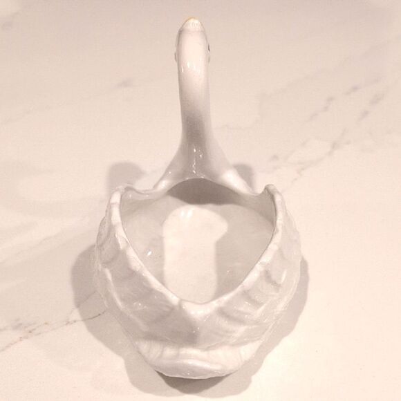 Vintage Elegant White Swan Planter Made In Portugal - Picture 8 of 9
